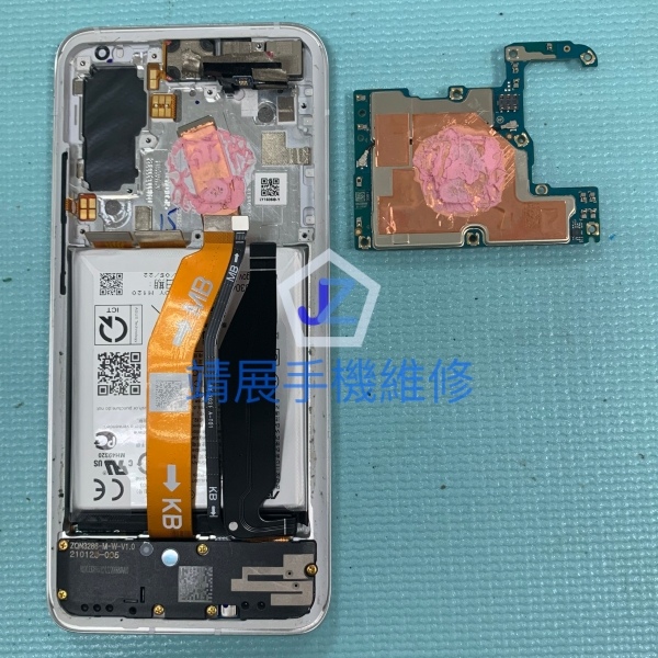 Zenfone8 ZS590KS 卸主機板.jpg
