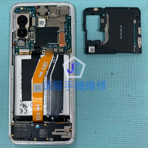 Zenfone8 ZS590KS 卸天線蓋板.jpg