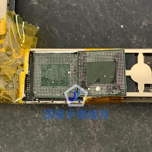 ASUS ROG2 卸下記憶晶片.jpg