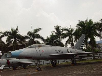 F-100A 超級軍刀式戰鬥轟炸機 Super Sabre