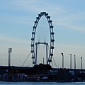 在魚尾獅公園看新加坡摩天觀景輪
