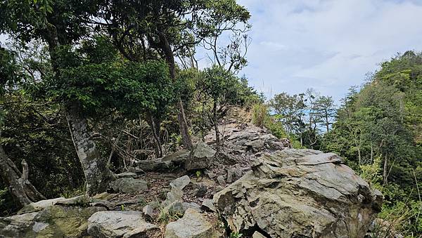 【屋東屋縱走】谷關七雄一日2雄挑戰,屋我尾/東卯山大崩壁、斷