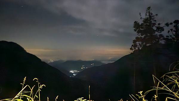 【西巒大山】挑戰百岳編號91｜從黑夜出發，遠望日月潭的黎明之