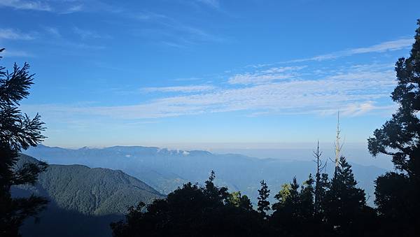 【西巒大山】挑戰百岳編號91｜從黑夜出發，遠望日月潭的黎明之