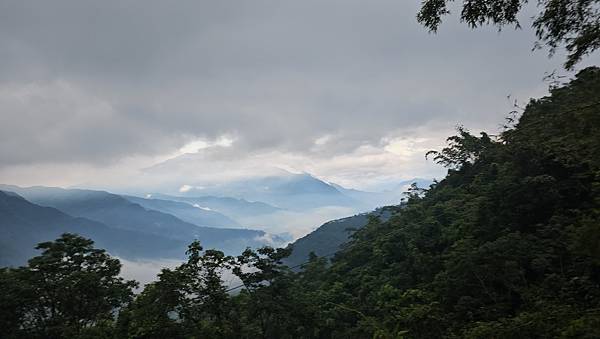 【西巒大山】挑戰百岳編號91｜從黑夜出發，遠望日月潭的黎明之