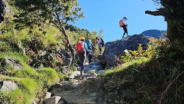 【玉山西峰北峰】兩天一夜玉山西峰+北峰挑戰主北叉路魔王坡! 【玉山西峰北峰】兩天一夜玉山西峰+北峰挑戰主北叉路魔王坡!