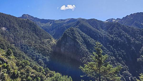 【玉山西峰北峰】兩天一夜玉山西峰+北峰挑戰主北叉路魔王坡! 【玉山西峰北峰】兩天一夜玉山西峰+北峰挑戰主北叉路魔王坡!