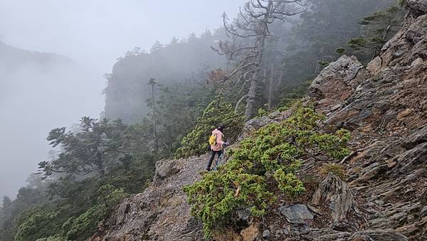 【玉山西峰北峰】兩天一夜玉山西峰+北峰挑戰主北叉路魔王坡! 【玉山西峰北峰】兩天一夜玉山西峰+北峰挑戰主北叉路魔王坡!