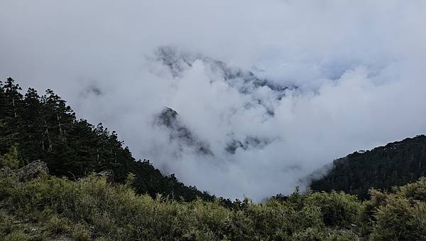 【玉山西峰北峰】兩天一夜玉山西峰+北峰挑戰主北叉路魔王坡! 【玉山西峰北峰】兩天一夜玉山西峰+北峰挑戰主北叉路魔王坡!