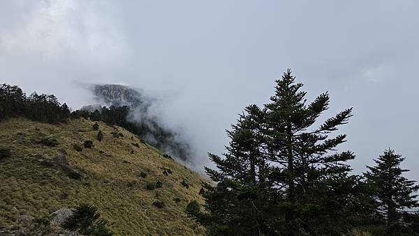 【玉山西峰北峰】兩天一夜玉山西峰+北峰挑戰主北叉路魔王坡! 【玉山西峰北峰】兩天一夜玉山西峰+北峰挑戰主北叉路魔王坡!
