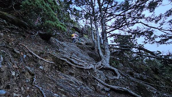【玉山西峰北峰】兩天一夜玉山西峰+北峰挑戰主北叉路魔王坡! 【玉山西峰北峰】兩天一夜玉山西峰+北峰挑戰主北叉路魔王坡!