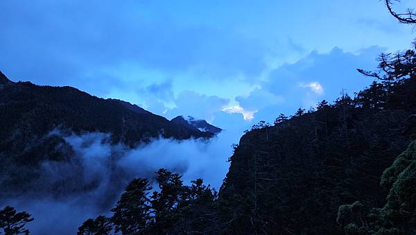 【玉山西峰北峰】兩天一夜玉山西峰+北峰挑戰主北叉路魔王坡! 【玉山西峰北峰】兩天一夜玉山西峰+北峰挑戰主北叉路魔王坡!