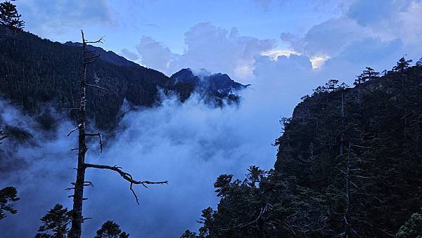 【玉山西峰北峰】兩天一夜玉山西峰+北峰挑戰主北叉路魔王坡! 【玉山西峰北峰】兩天一夜玉山西峰+北峰挑戰主北叉路魔王坡!