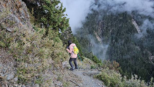 【玉山西峰北峰】兩天一夜玉山西峰+北峰挑戰主北叉路魔王坡! 【玉山西峰北峰】兩天一夜玉山西峰+北峰挑戰主北叉路魔王坡!