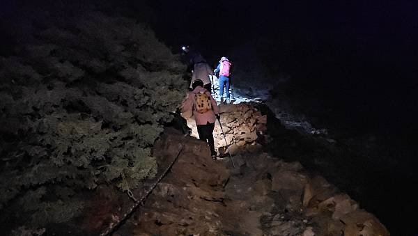 【玉山西峰北峰】兩天一夜玉山西峰+北峰挑戰主北叉路魔王坡! 【玉山西峰北峰】兩天一夜玉山西峰+北峰挑戰主北叉路魔王坡!