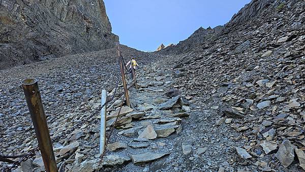 【玉山西峰北峰】兩天一夜玉山西峰+北峰挑戰主北叉路魔王坡! 【玉山西峰北峰】兩天一夜玉山西峰+北峰挑戰主北叉路魔王坡!