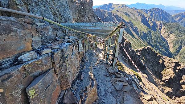 【玉山西峰北峰】兩天一夜玉山西峰+北峰挑戰主北叉路魔王坡! 【玉山西峰北峰】兩天一夜玉山西峰+北峰挑戰主北叉路魔王坡!