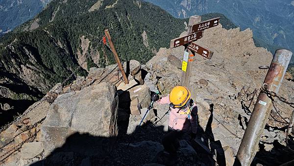 【玉山西峰北峰】兩天一夜玉山西峰+北峰挑戰主北叉路魔王坡! 【玉山西峰北峰】兩天一夜玉山西峰+北峰挑戰主北叉路魔王坡!