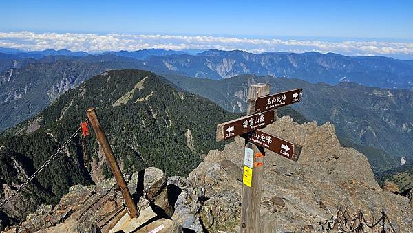 【玉山西峰北峰】兩天一夜玉山西峰+北峰挑戰主北叉路魔王坡! 【玉山西峰北峰】兩天一夜玉山西峰+北峰挑戰主北叉路魔王坡!
