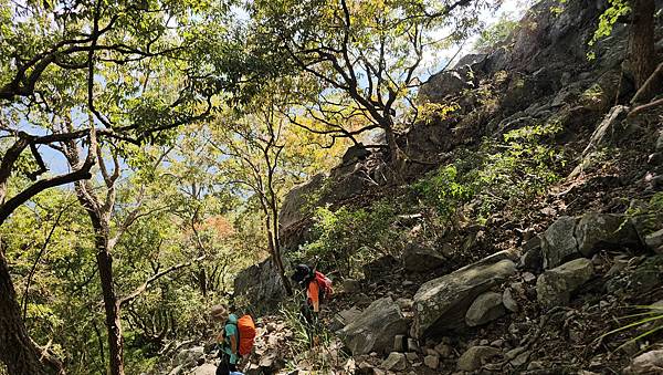 【屋東縱走】屋我尾/東卯山大崩壁-谷關七雄一日2雄挑戰(麗陽