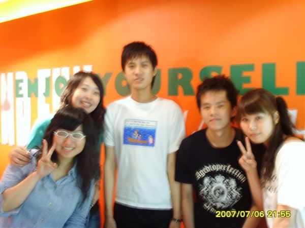 從左邊→孝純、ME、小強、螞蟻、佳諭