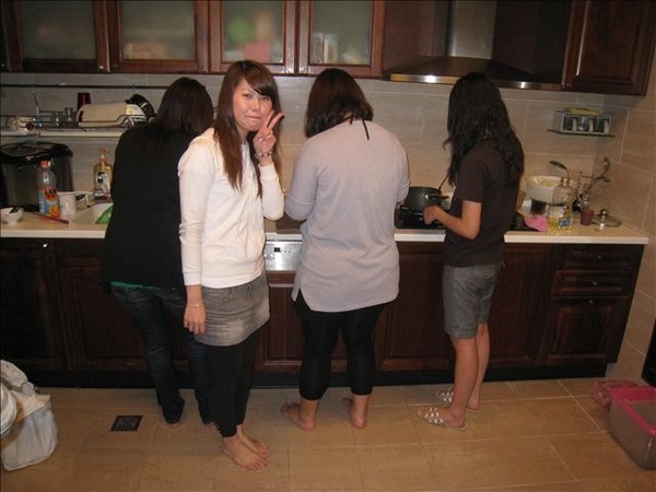 準備食材中