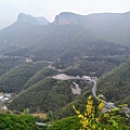 茱萸峰頂俯瞰蜿蜒的盤山山路