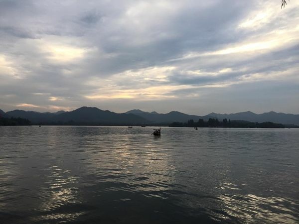 【漫遊杭州】西湖美景～三月天咧！南屏晚鐘、花港觀魚、武松、蘇