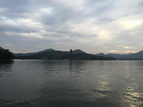 【漫遊杭州】西湖美景～三月天咧！南屏晚鐘、花港觀魚、武松、蘇