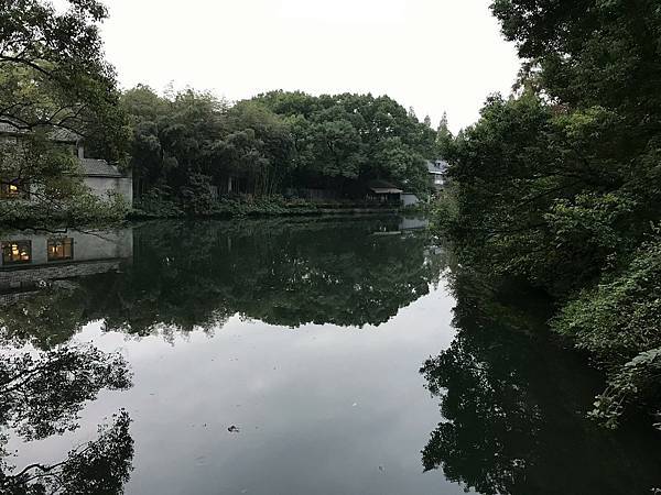 【漫遊杭州】搭11路公車徒步環湖，欲把西湖比西子，淡妝濃抹總