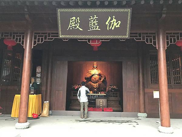 【漫遊上海】雨後漫遊玉佛寺，巧遇阮玲玉的一場時空對話之旅