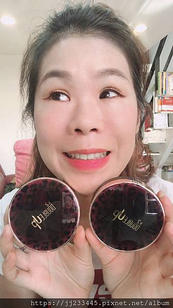 彩妝|惱人的白髮遮羞化妝品-遮羞兼小臉- 韓國Double up童顏遮白氣墊髮粉餅 開箱~