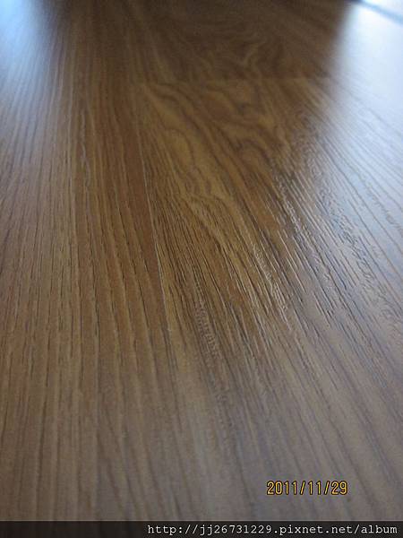 簡約無縫8mm-美國胡桃8-超耐磨木地板 強化木地板