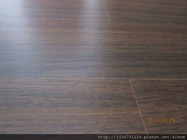 簡約無縫8mm-浪漫胡桃4-超耐磨木地板 強化木地板