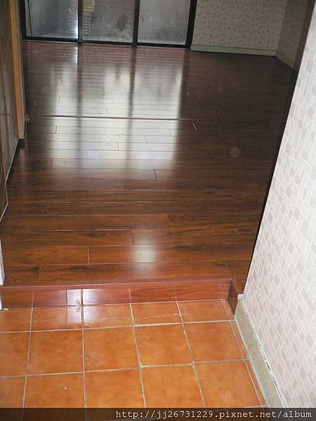 鋼琴面拍立扣-紅檀香-P1110036-超耐磨木地板/強化木地板