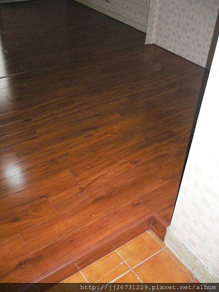鋼琴面拍立扣-紅檀香-P1110037-超耐磨木地板/強化木地板