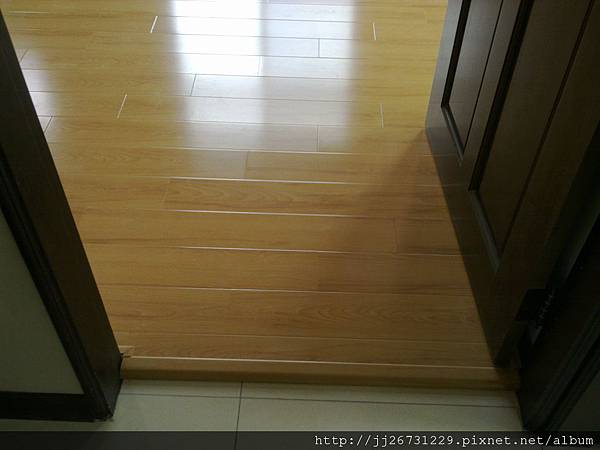 鋼琴面拍立扣-日本櫸木-20111218512-超耐磨木地板/強化木地板 