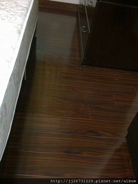 鋼琴面拍立扣-胡桃-20111201448-超耐磨木地板/強化木地板 