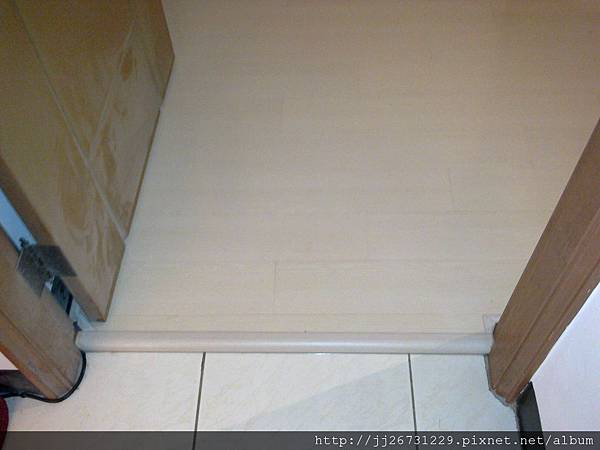 鋼琴面拍立扣-瑞士白橡-20120111594-超耐磨木地板/強化木地板