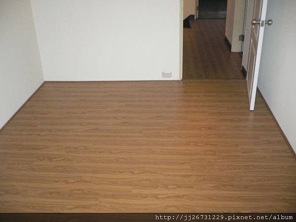 簡約無縫木地板-美國胡桃20110602超耐磨木地板/強化木地板