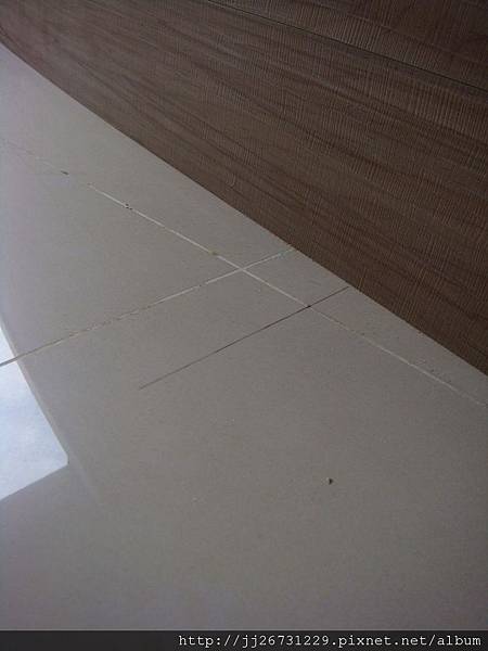 鋼琴面拍立扣-瑞士白橡-20120301-02客廳-01波浪9-2-超耐磨木地板/強化木地板