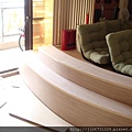 鋼琴面拍立扣-瑞士白橡-20120301-02客廳-01波浪9-7-超耐磨木地板/強化木地板