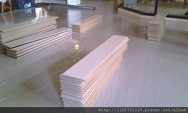 鋼琴面拍立扣-瑞士白橡-20120301-02客廳-06陽台一方向1-超耐磨木地板/強化木地板