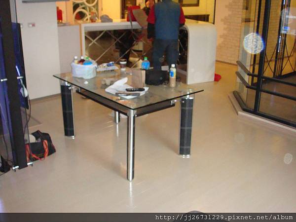 鋼琴面拍立扣-瑞士白橡-20120301-02客廳-06陽台一方向3-超耐磨木地板/強化木地板