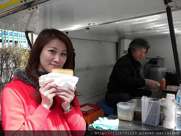 0428-01早餐02早餐車老板像日本首相!!