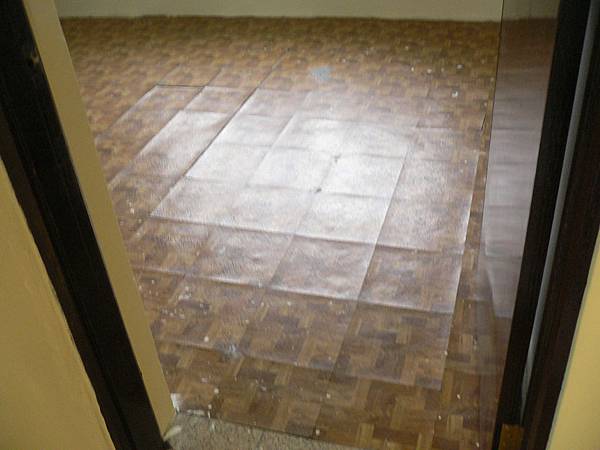 鋼琴面拍立扣-柚木-P1110337龍潭 施工前-超耐磨木地板/強化木地板