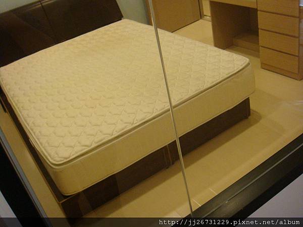 鋼琴面拍立扣-瑞士白橡-20120301-08臥室一C3-2-超耐磨木地板/強化木地板