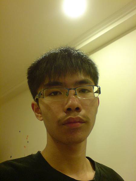戴眼鏡的話就變平凡醜男