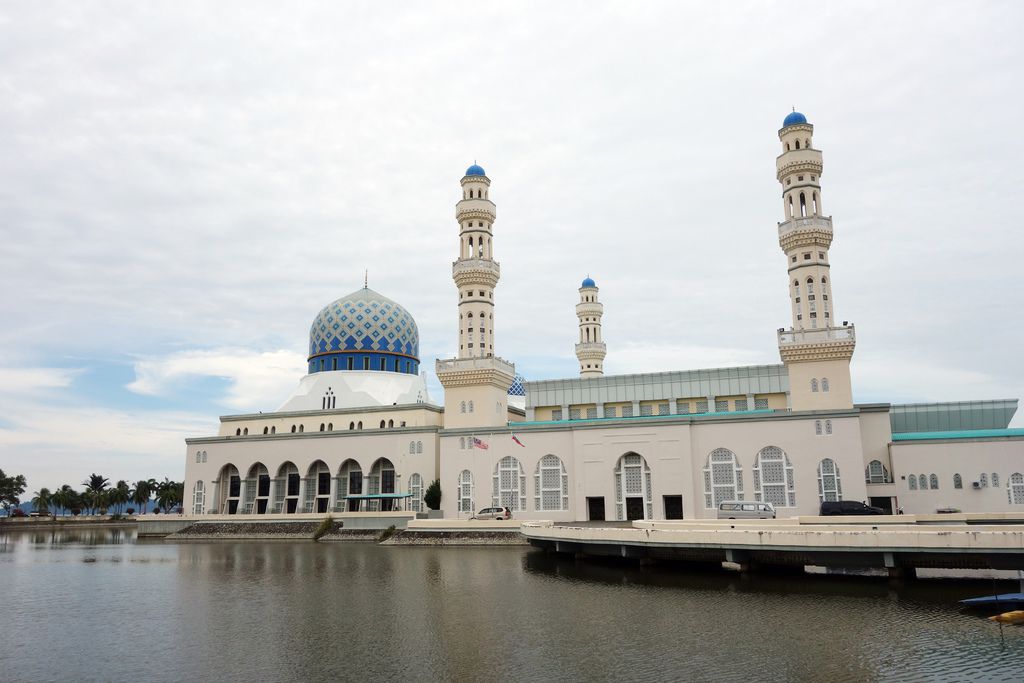 Masjid Bandaraya Likas