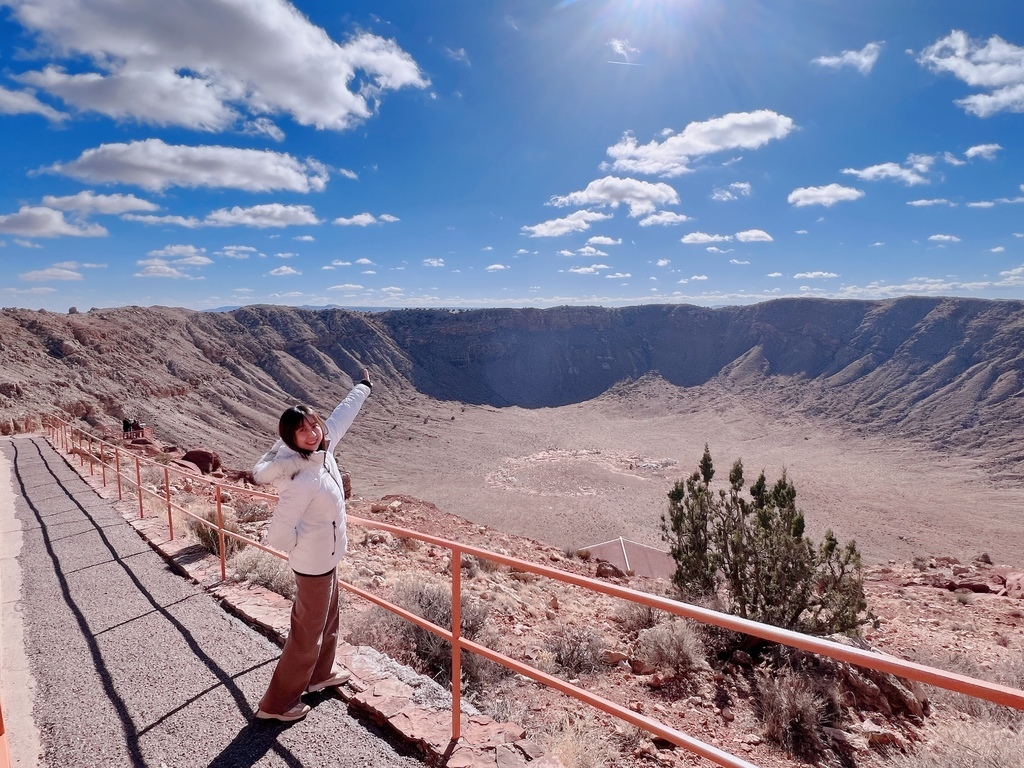 2巴林傑隕石坑 Barringer Crater或Meteor Crater